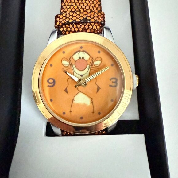 NWT - Disney Winnie The Pooh Adult Casual Sport Analog Quartz Watch - Picture 2 of 16